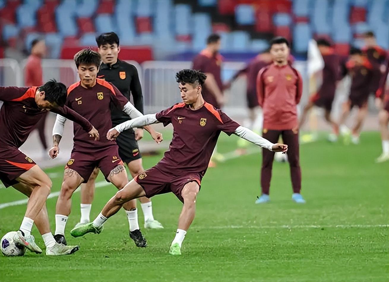 KAIYUN-振奋！中国男足逼平身价十亿豪门，天才中锋爆发，给U23做出榜样